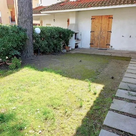 Charming With Garden Ferienhaus